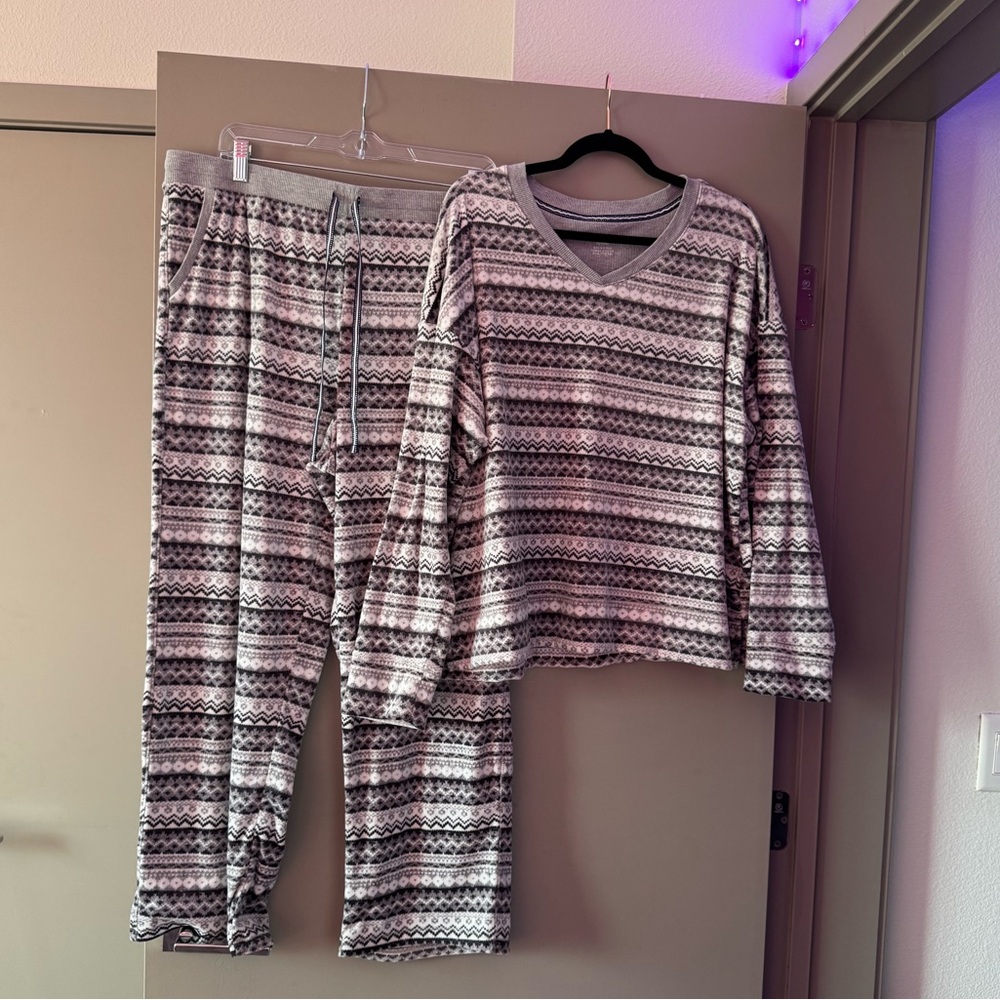 Gray & white fleece long sleeve lounge set with drawstring pants - Picture 3 of 15
